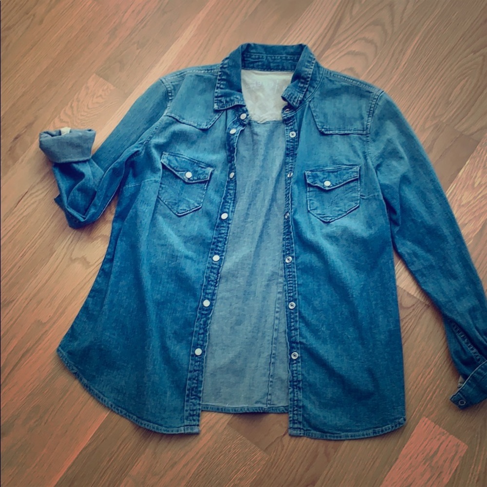 Size M Gap denim work shirt